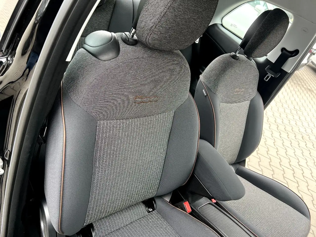 Fiat 500e Elektro Icon *LED Navi Sitzheizung Klima Alu 16