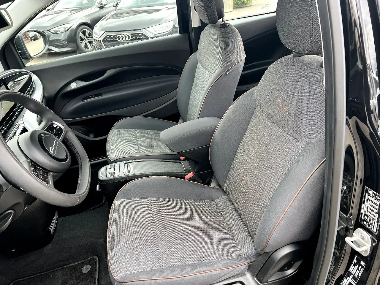 Fiat 500e Elektro Icon *LED Navi Sitzheizung Klima Alu 8