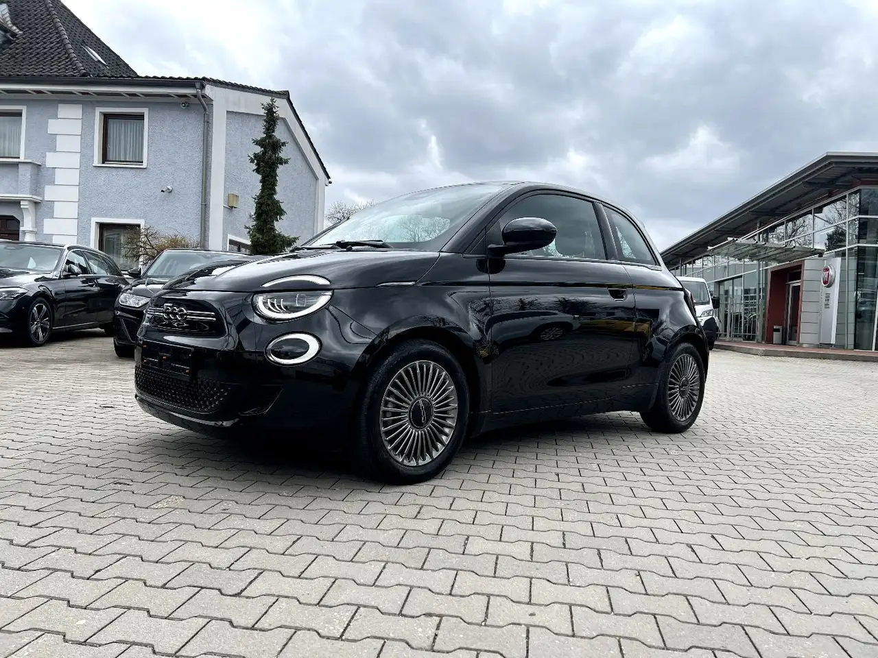 Fiat 500e Elektro Icon *LED Navi Sitzheizung Klima Alu