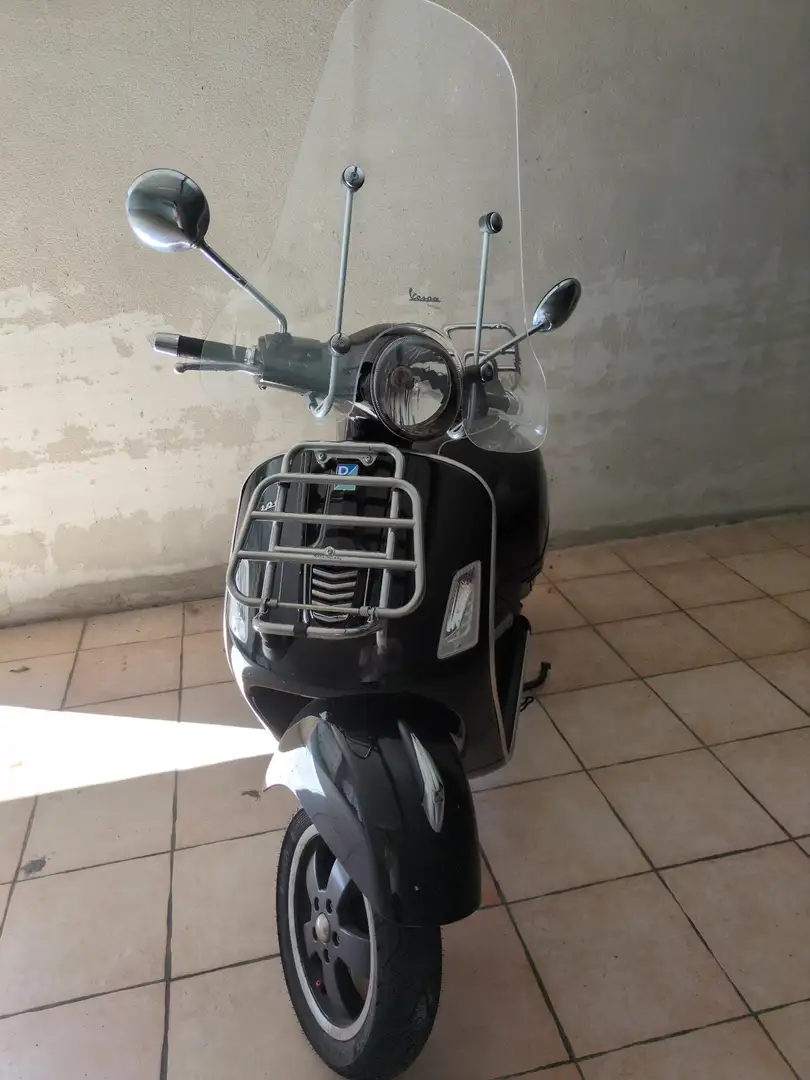 Vespa GTS Super 300 Nero - 1