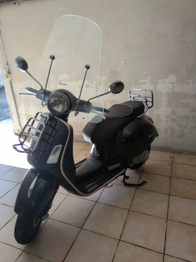 Vespa GTS Super 300 Nero - 2