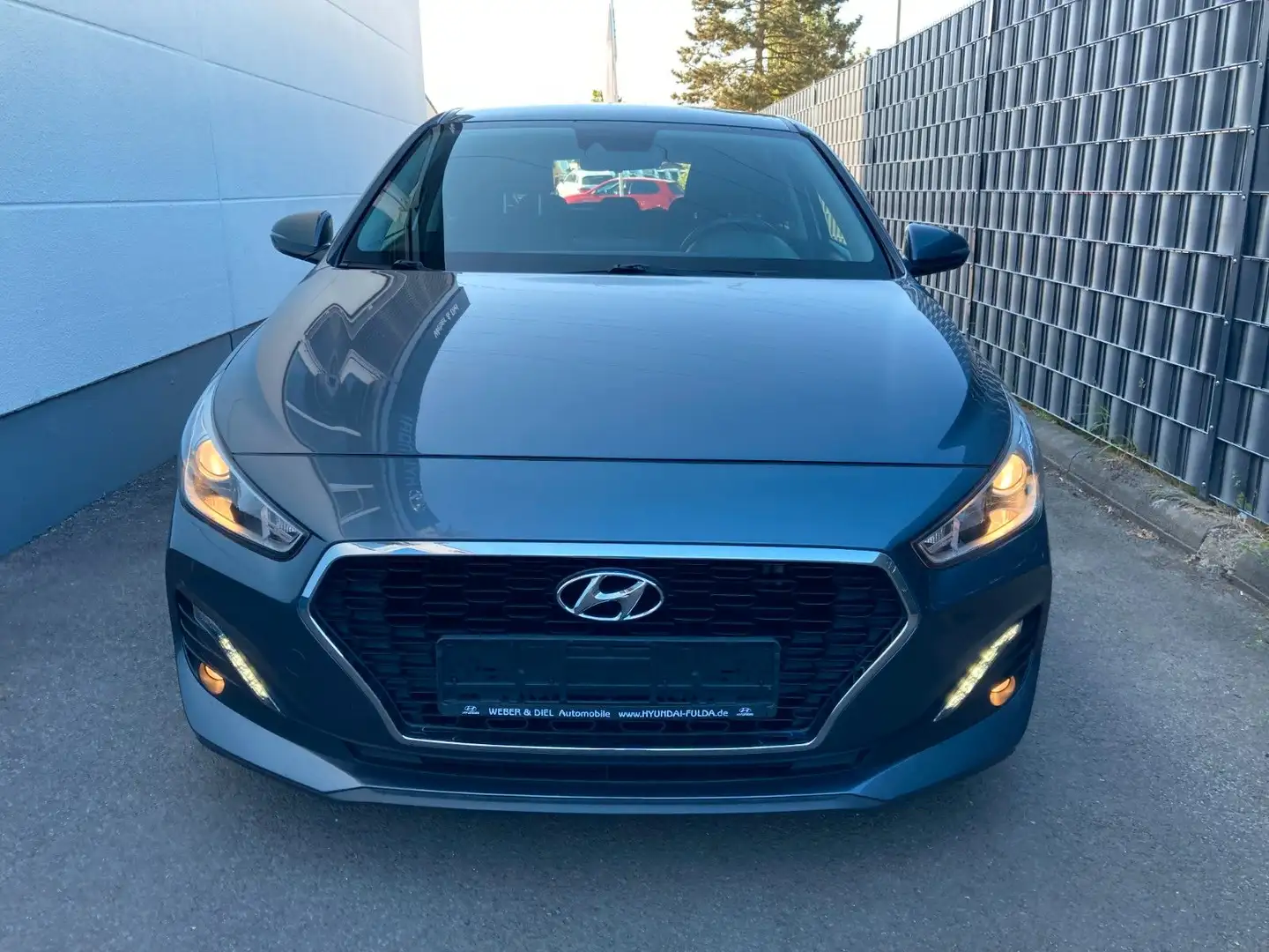 Hyundai i30 Select 1.0 T-GDI+NAVI+SHZ+KAMERA+USB Gris - 2