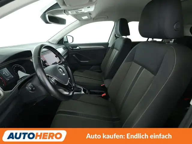Volkswagen T-Roc view 10