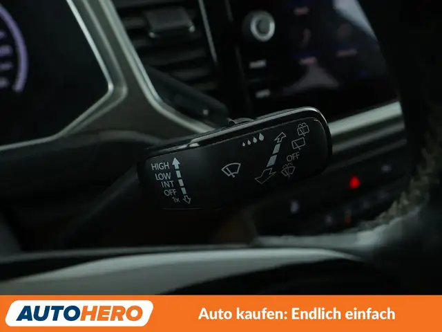 Volkswagen T-Roc view 29