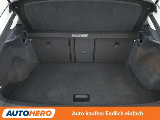 Volkswagen T-Roc view 17