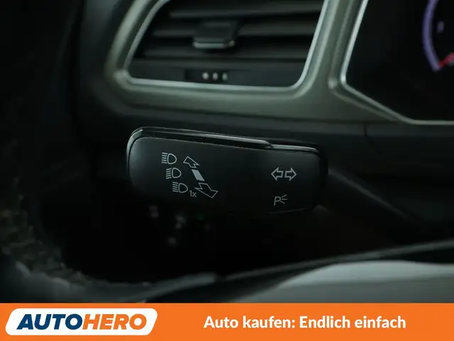 Volkswagen T-Roc view 30