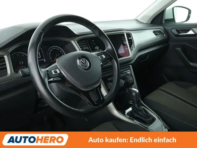 Volkswagen T-Roc view 11