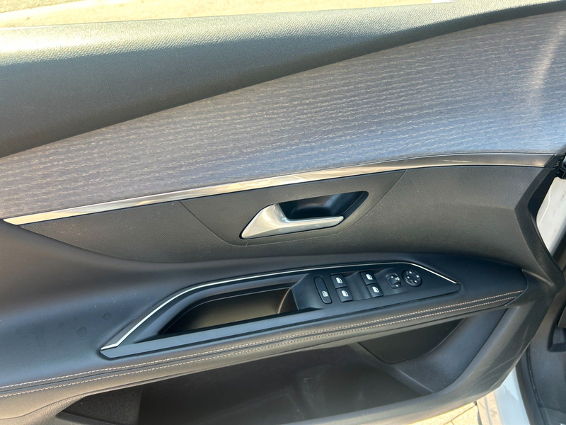 Peugeot 5008 GT — photo 13