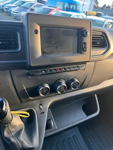 Renault Master view 9