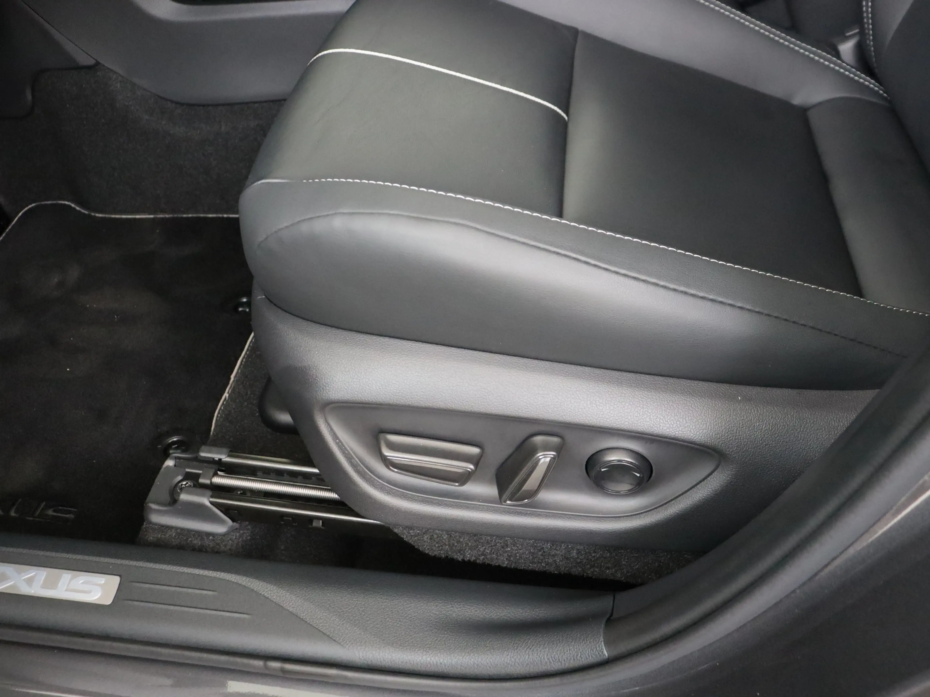 Lexus LBX Relax + Advanced Pakket | Mark Levinson | Bruin Le — photo 15