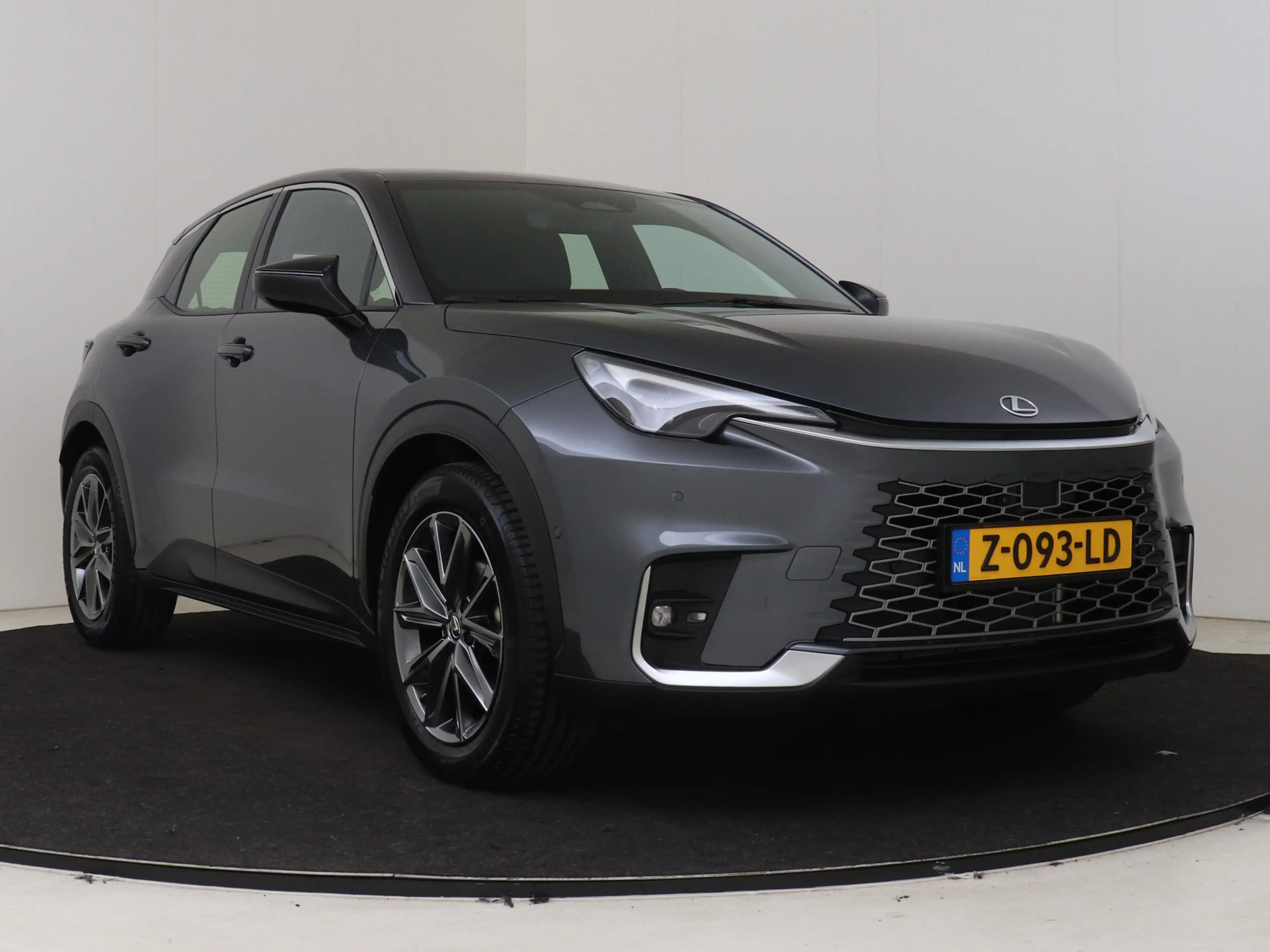 Lexus LBX Relax + Advanced Pakket | Mark Levinson | Bruin Le — photo 12