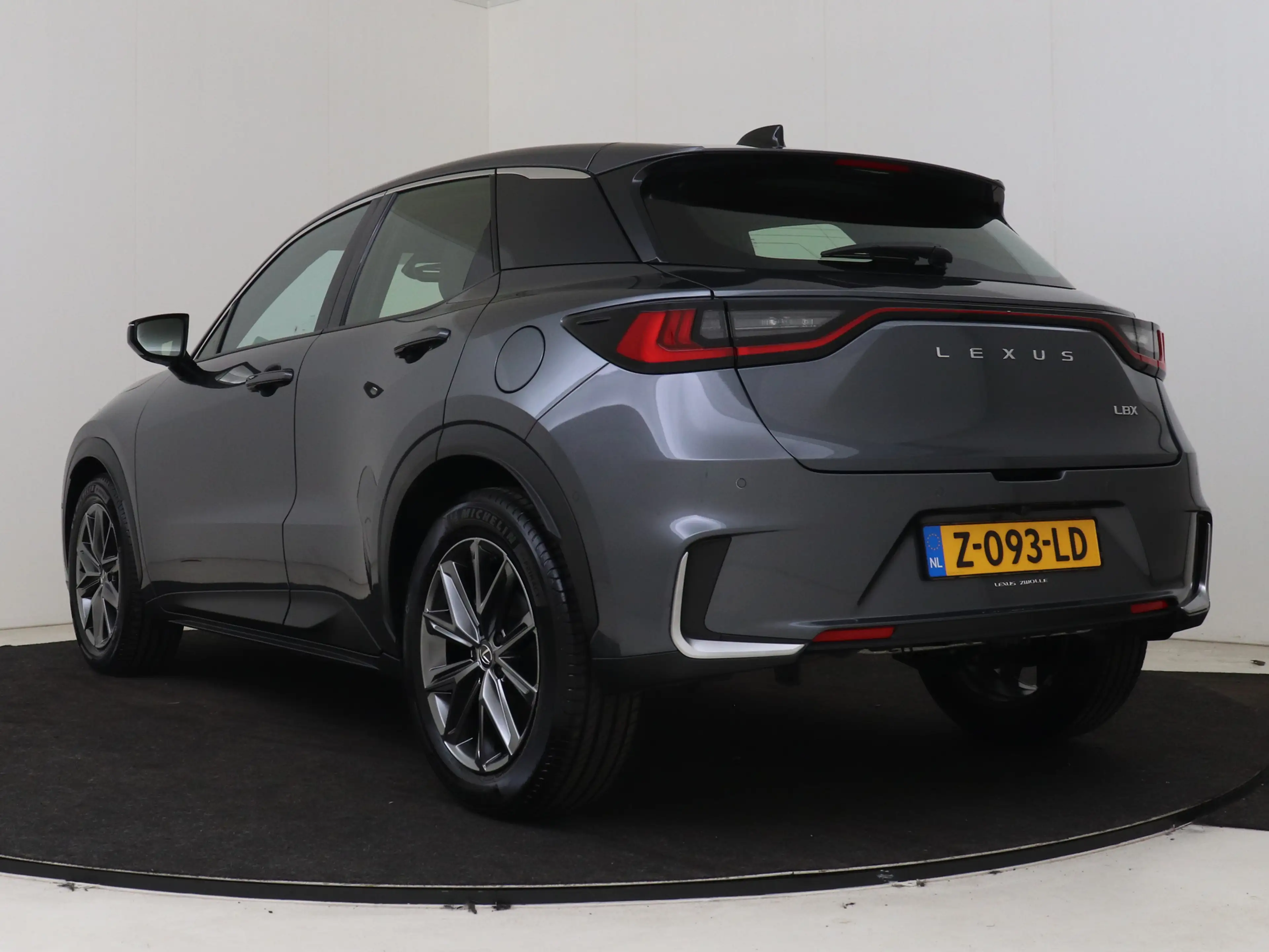 Lexus LBX Relax + Advanced Pakket | Mark Levinson | Bruin Le — photo 13