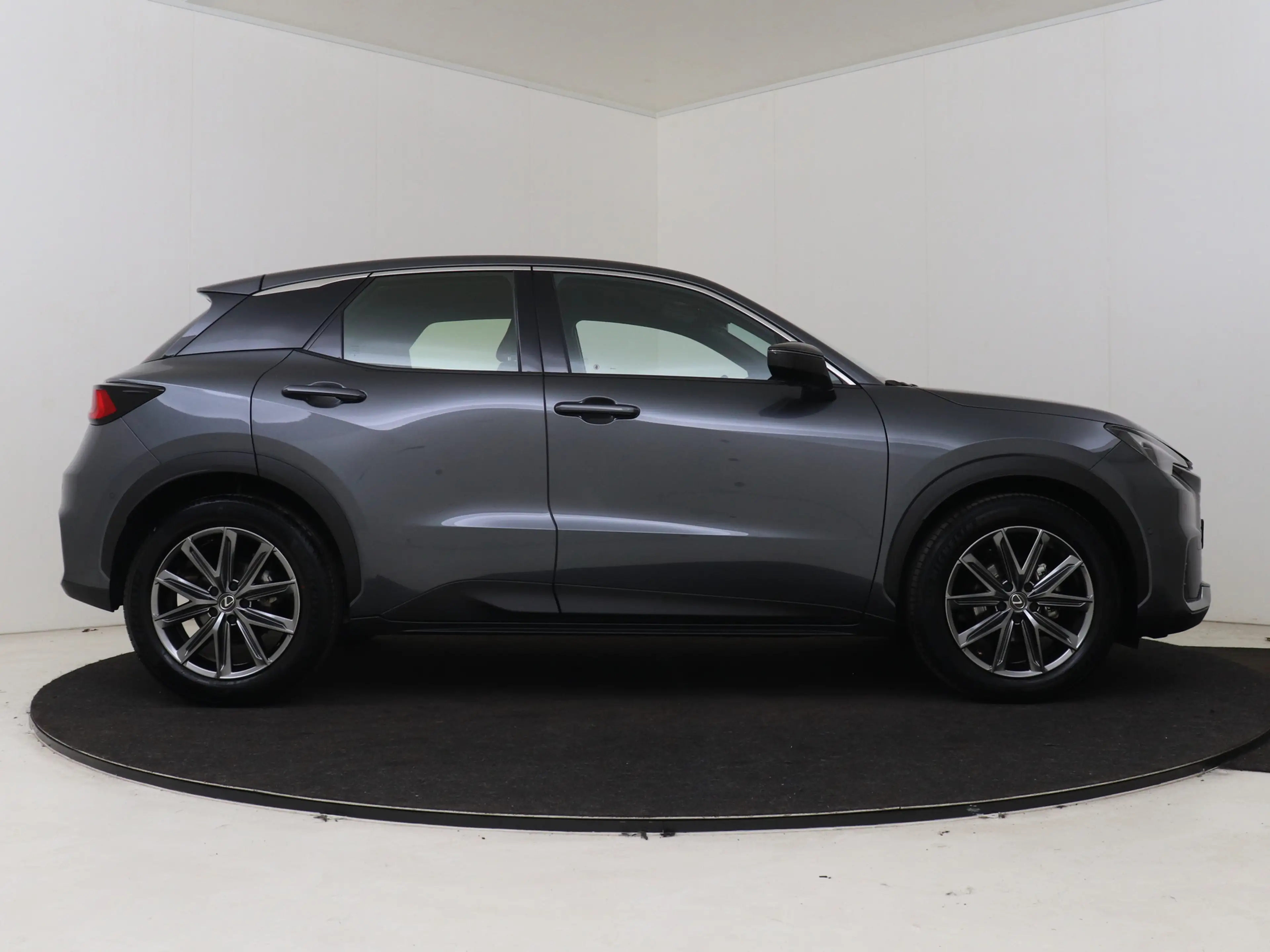 Lexus LBX Relax + Advanced Pakket | Mark Levinson | Bruin Le — photo 11
