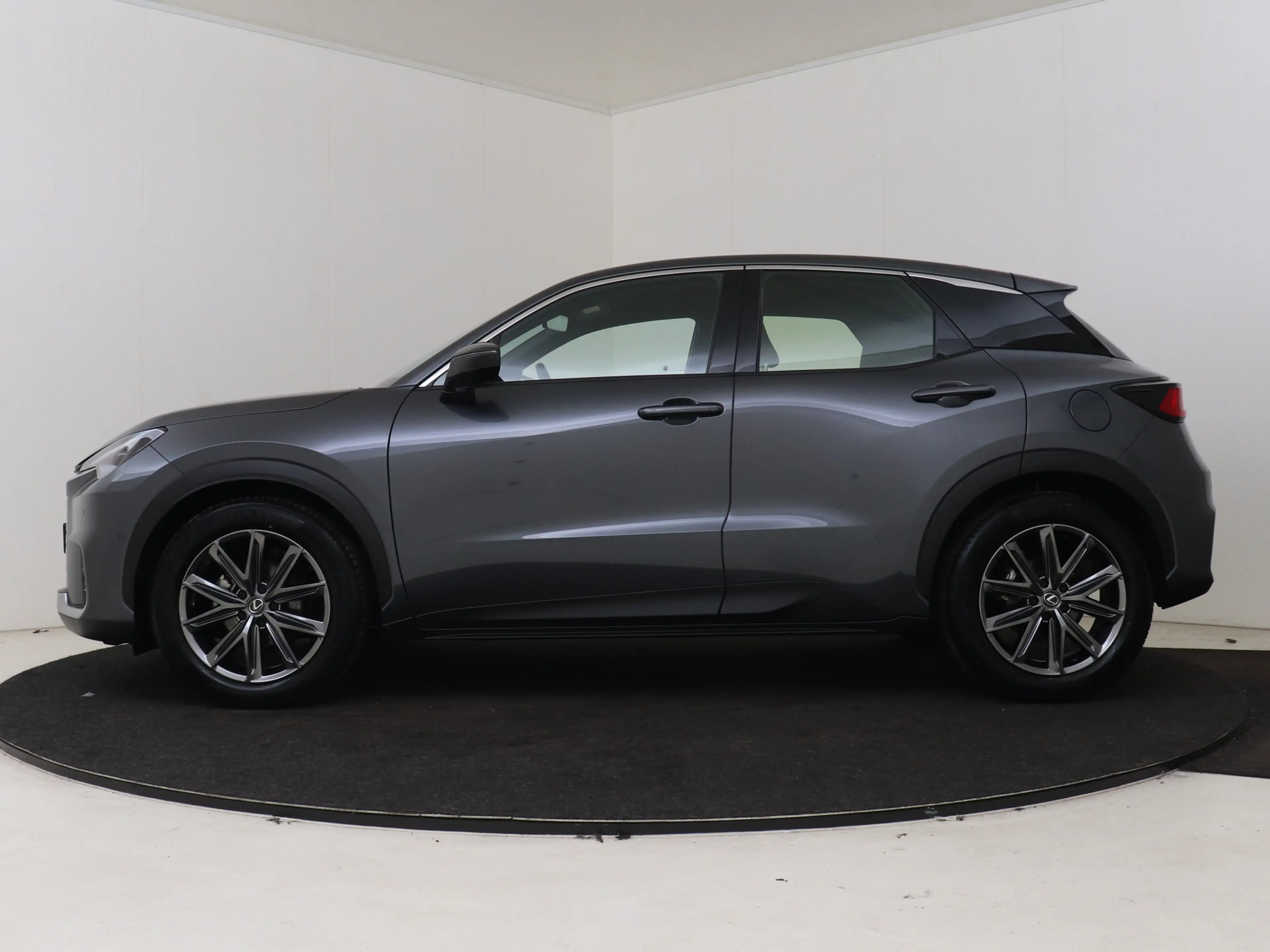 Lexus LBX Relax + Advanced Pakket | Mark Levinson | Bruin Le — photo 3