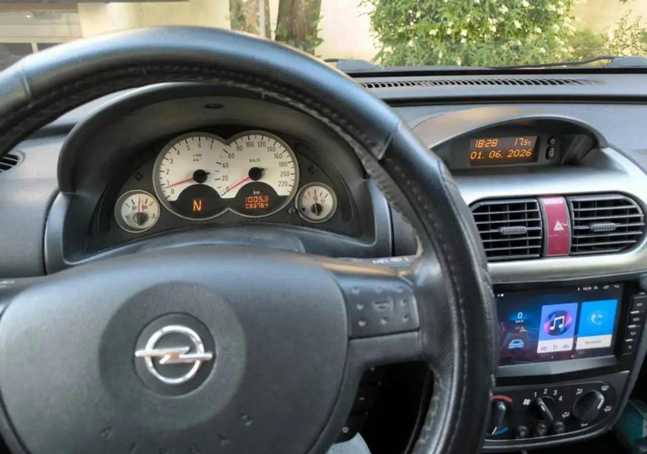 Opel Corsa 1.2 16V Comfort, foto 2