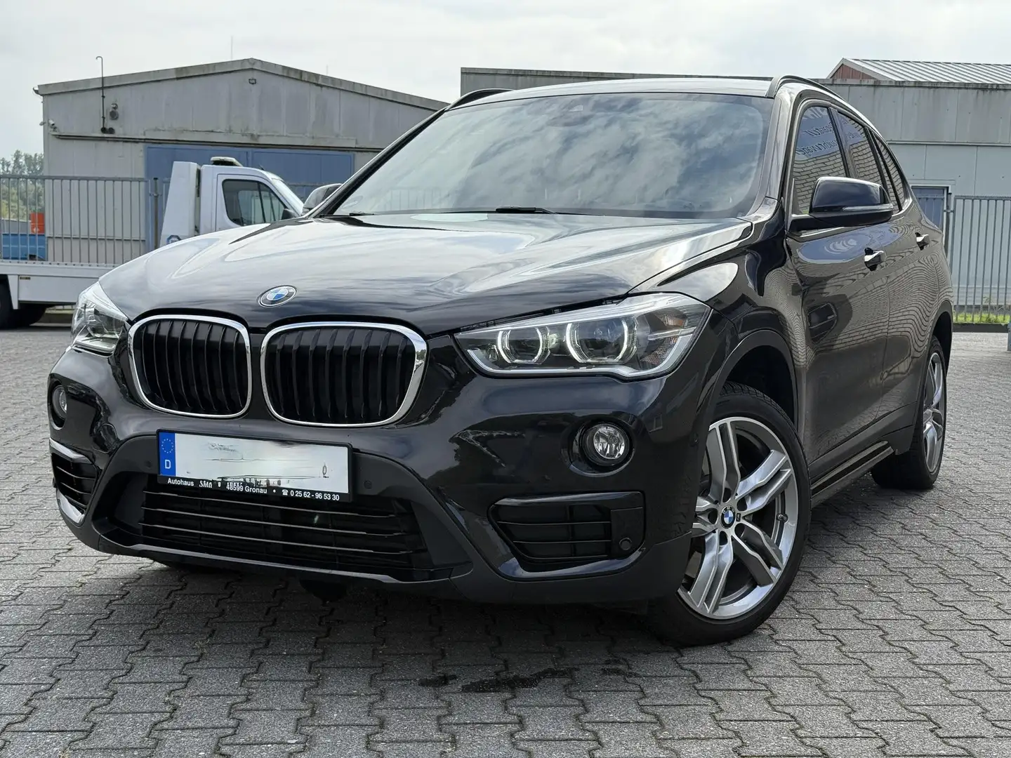 BMW X1 X1 20d xDrive Sport Line*LED*Kamera*DAB*Keyless Schwarz - 1