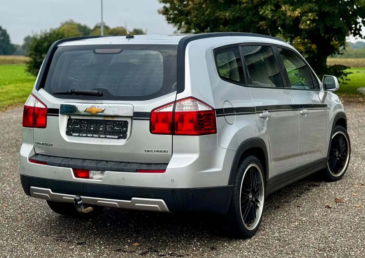 Chevrolet Orlando 1.8 LT *7-Sitzer*Tüv Neu* Argento - 2