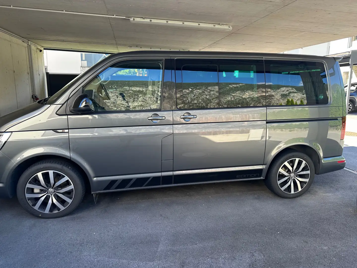 Volkswagen T6 Multivan Multivan Edition 2,0 TDI 4Motion DSG Edition Grey - 1