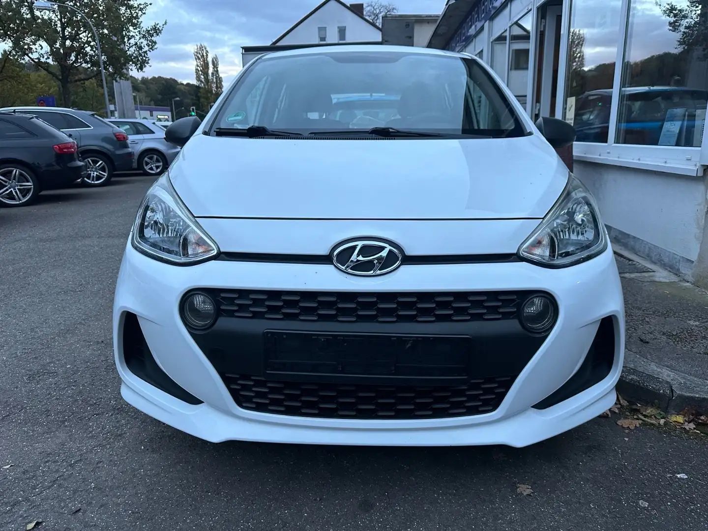 Hyundai i10 CLASSIC 1.HAND + KLIMA + 4 TÜREN + 8 REIFEN Blanc - 2