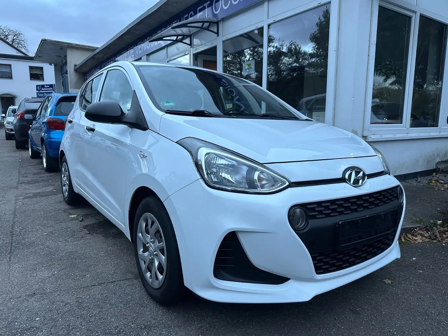 Hyundai i10 CLASSIC 1.HAND + KLIMA + 4 TÜREN + 8 REIFEN Blanc - 1