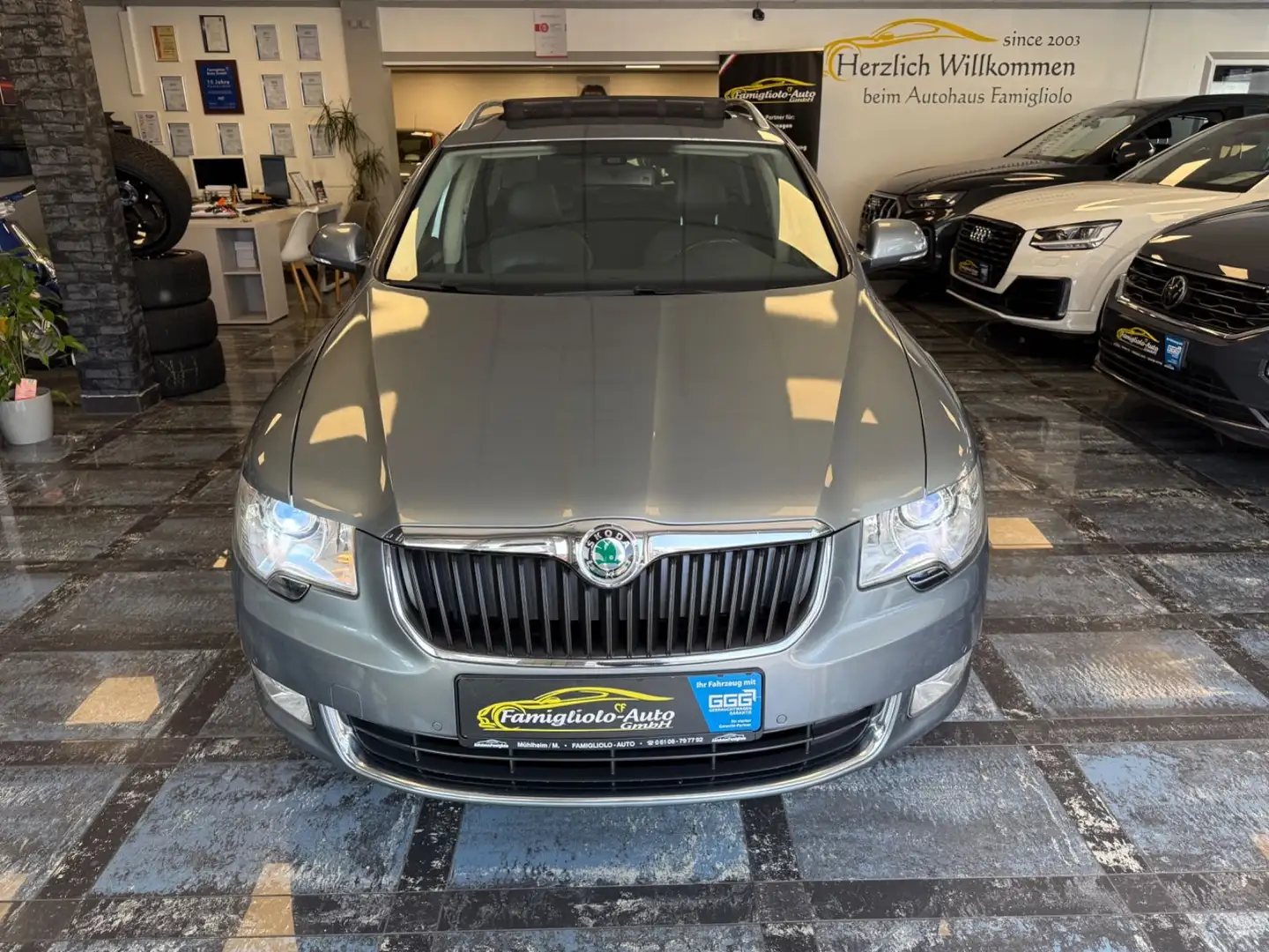 Skoda Superb Combi Elegance*Leder*Navi*Xenon*Aluräder* Gris - 2