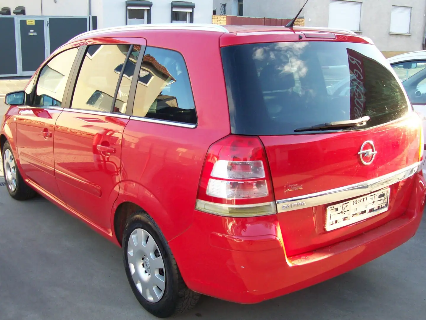 Opel Zafira Innovation Czerwony - 2
