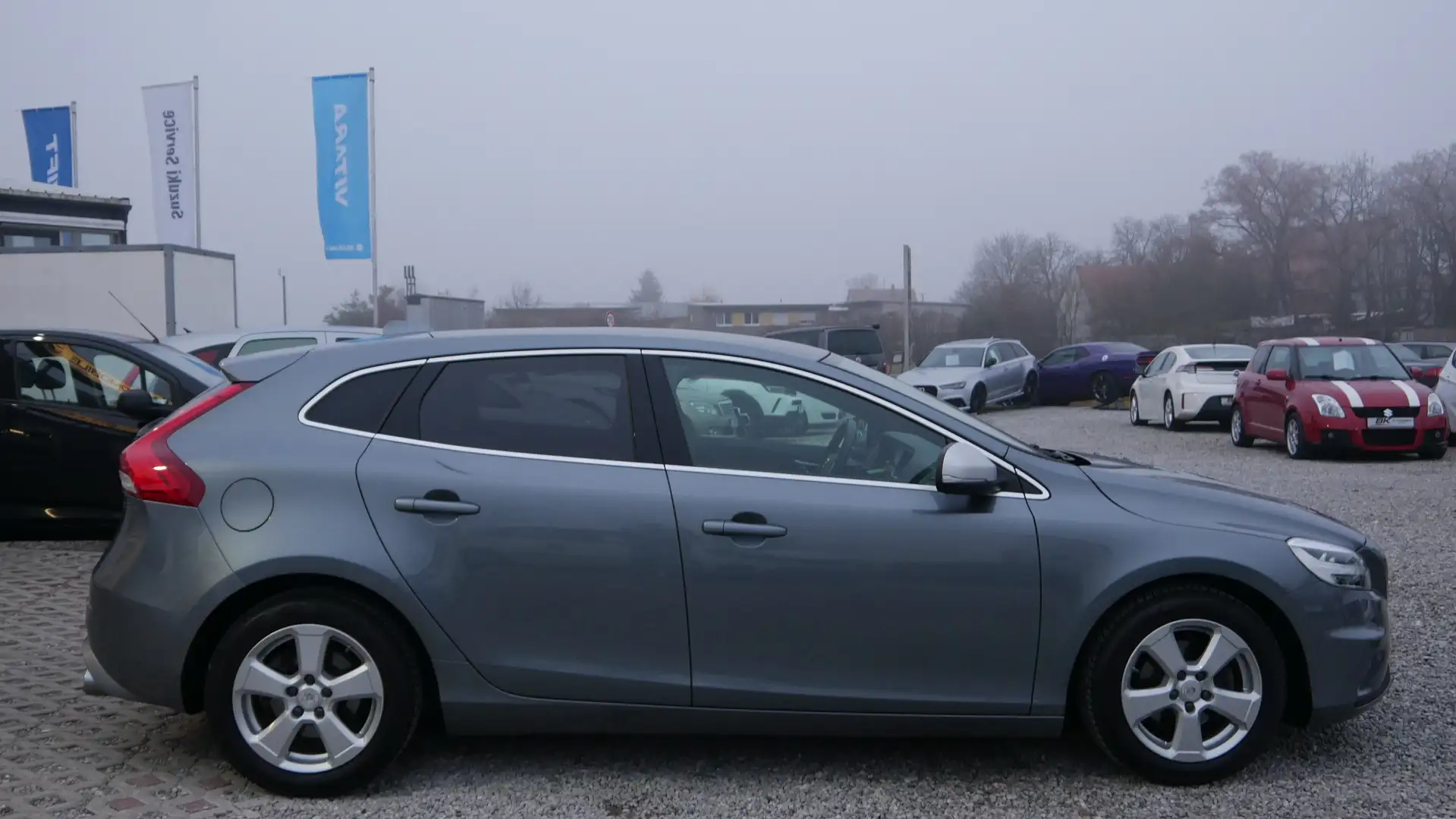 Volvo V40 Euro 6 Scheckheft Panorama Klima Navi Tempomat USB Grau - 2