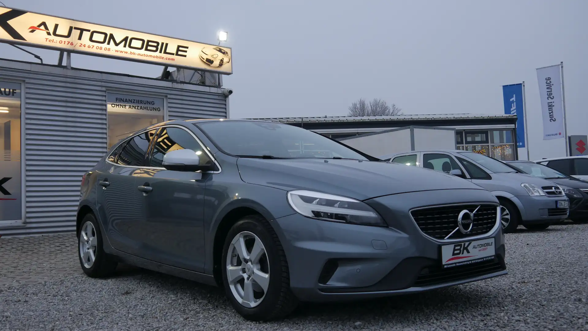 Volvo V40 Euro 6 Scheckheft Panorama Klima Navi Tempomat USB Grau - 1