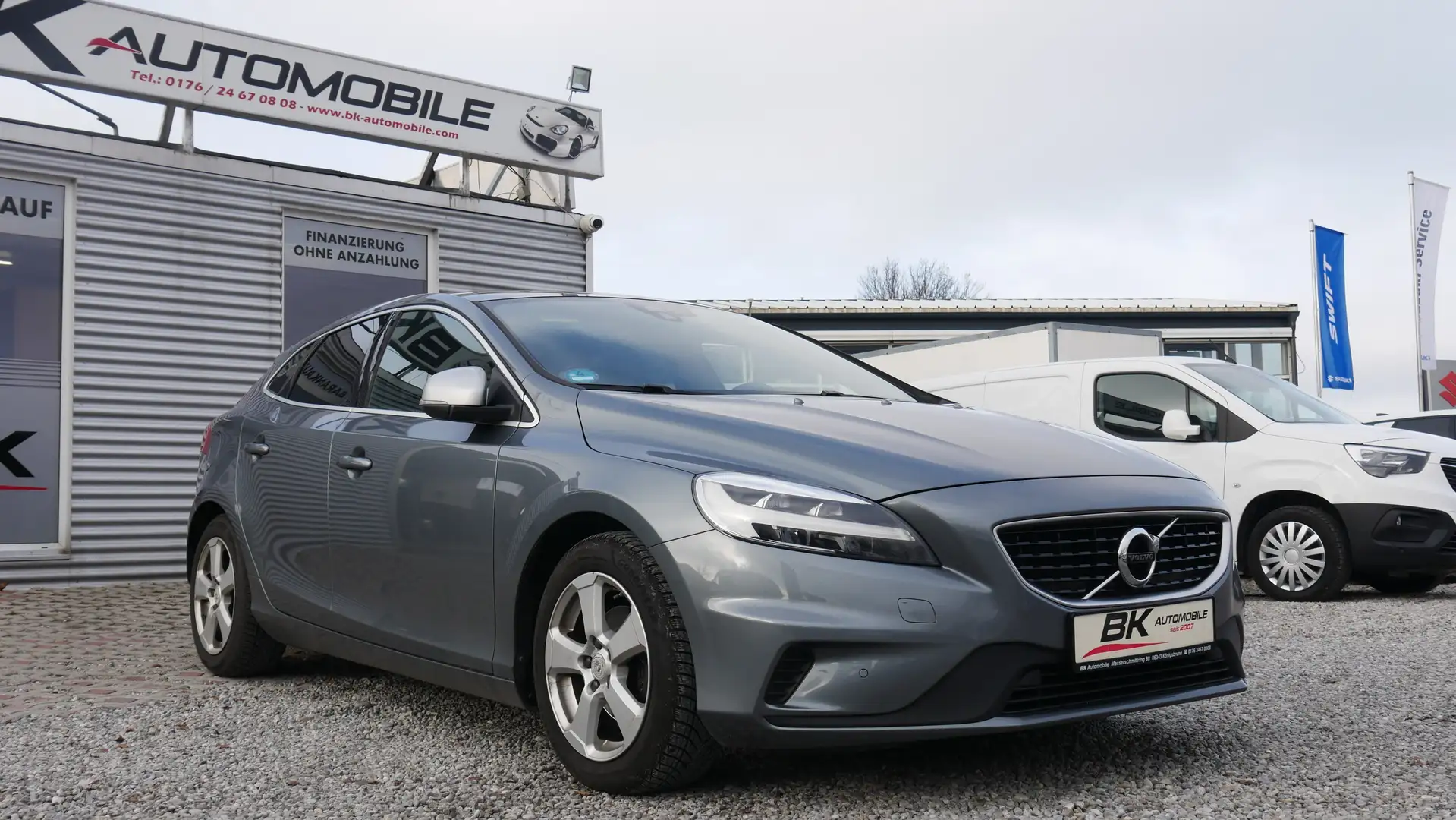 Volvo V40 Euro 6 Scheckheft Panorama Klima Navi Tempomat USB Grau - 1