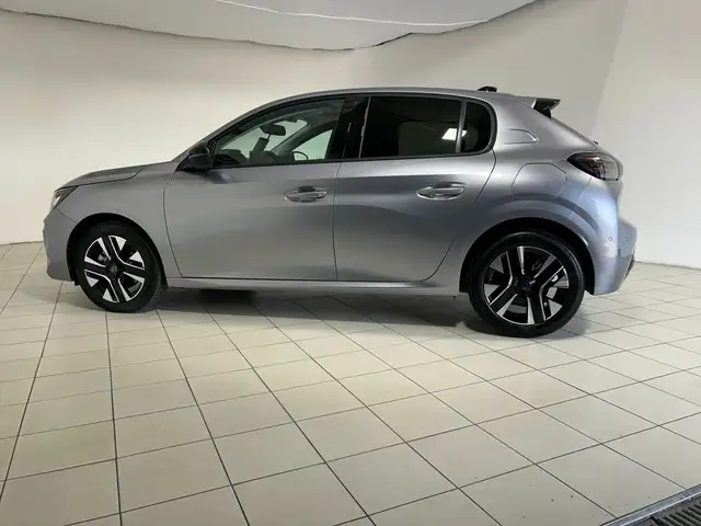 Peugeot 208 view 5