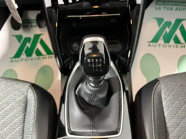 Peugeot 208 view 14