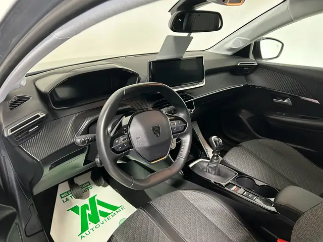 Peugeot 208 view 9