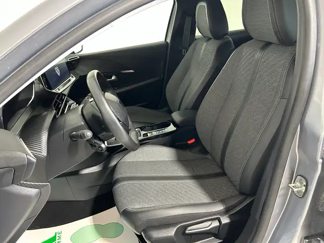 Peugeot 208 view 10