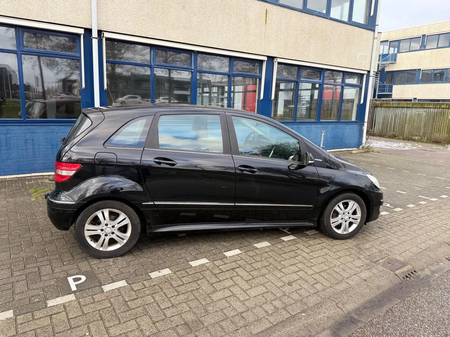 Mercedes-Benz B 180 BlueEFFICIENCY Business CLass Schwarz - 2