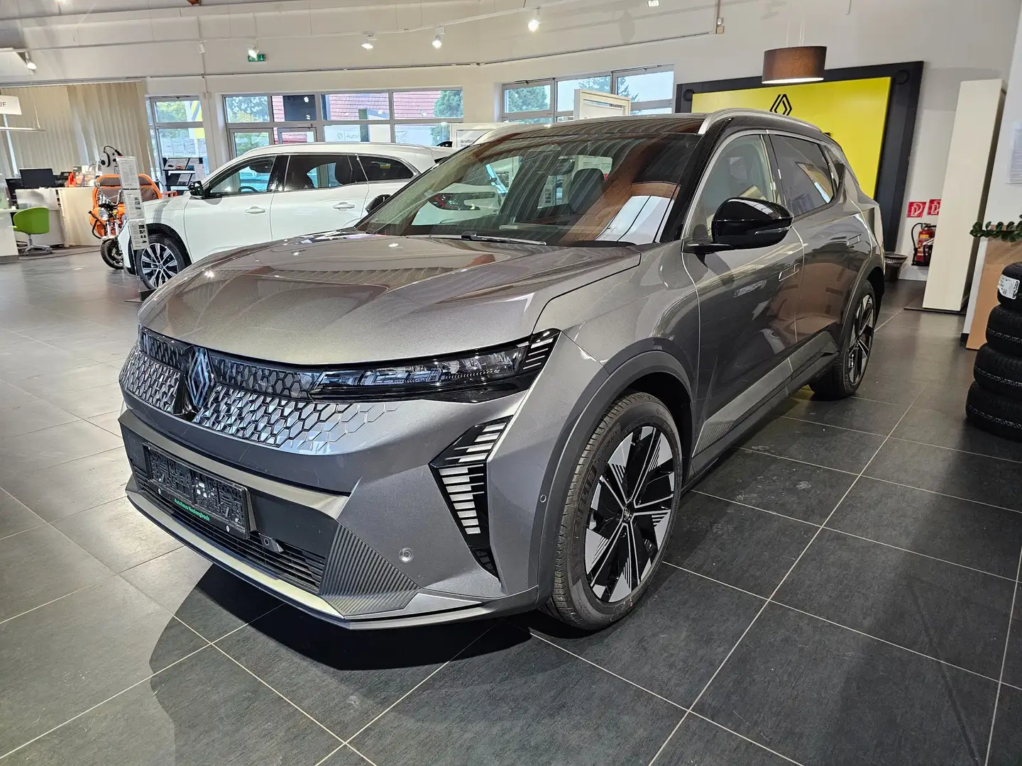 Renault Scenic Scénic E-tech Techno 220ps 87kWh long range Grau - 1