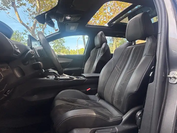 Peugeot 5008 2021, foto 18