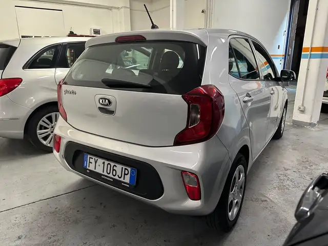 Kia Picanto view 3