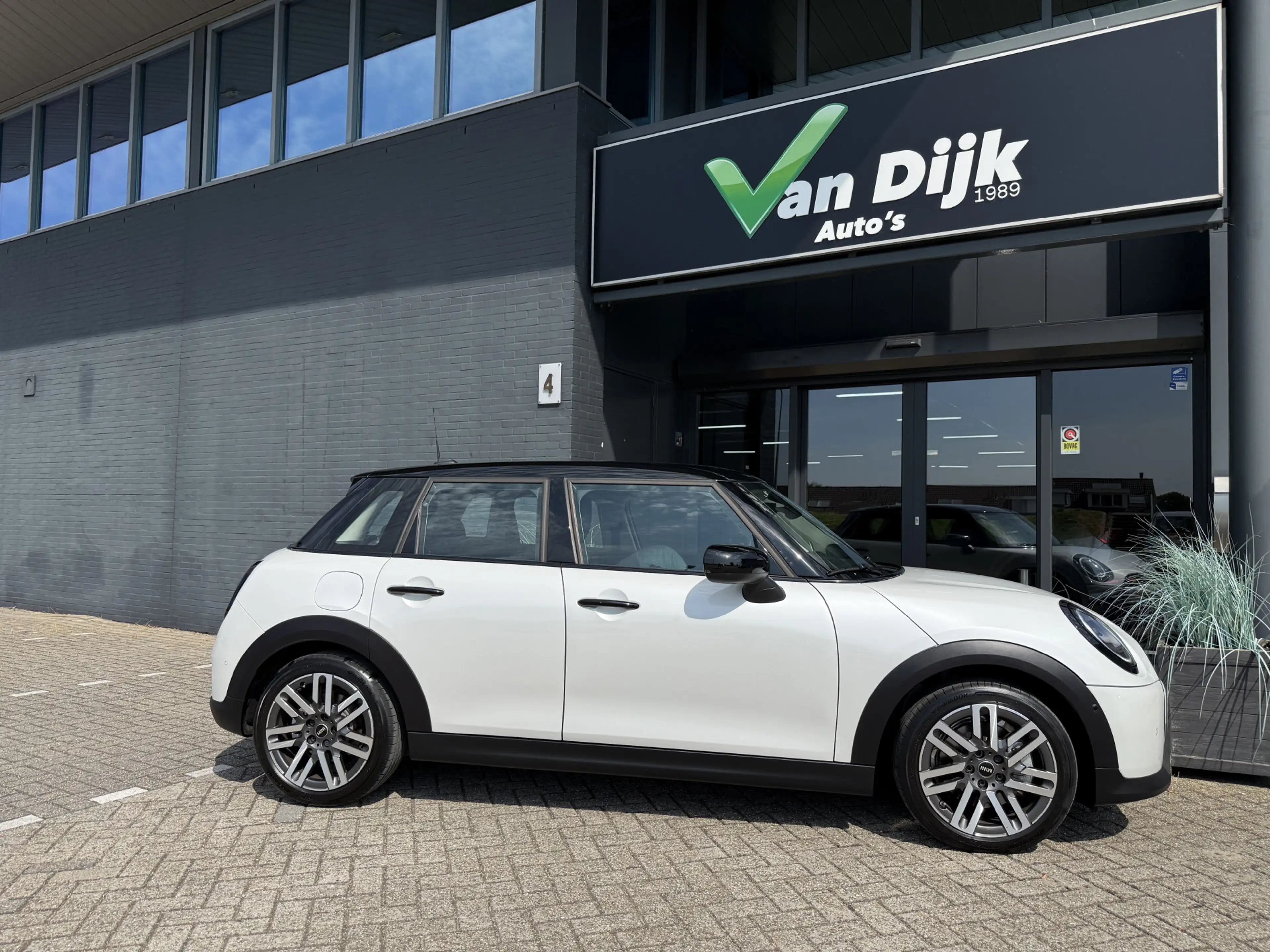 MINI Cooper C 5-Deurs 1.5 Classic S Navi Camera Pdc Head-Up Alar — photo 4