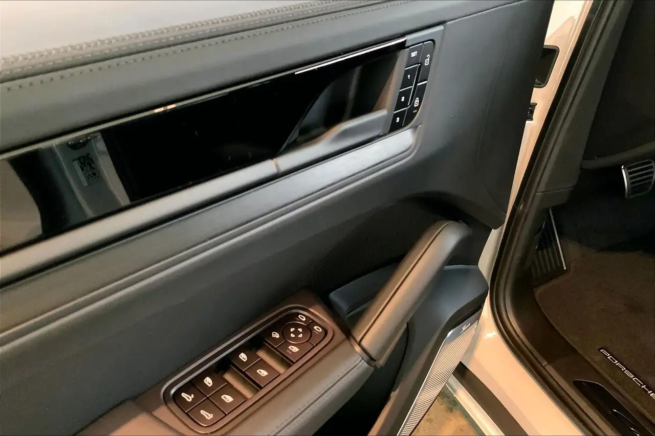 Porsche Cayenne снимка Porsche Cayenne
