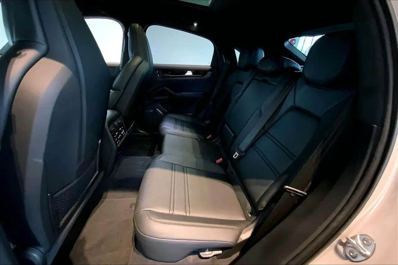 Porsche Cayenne снимка Porsche Cayenne