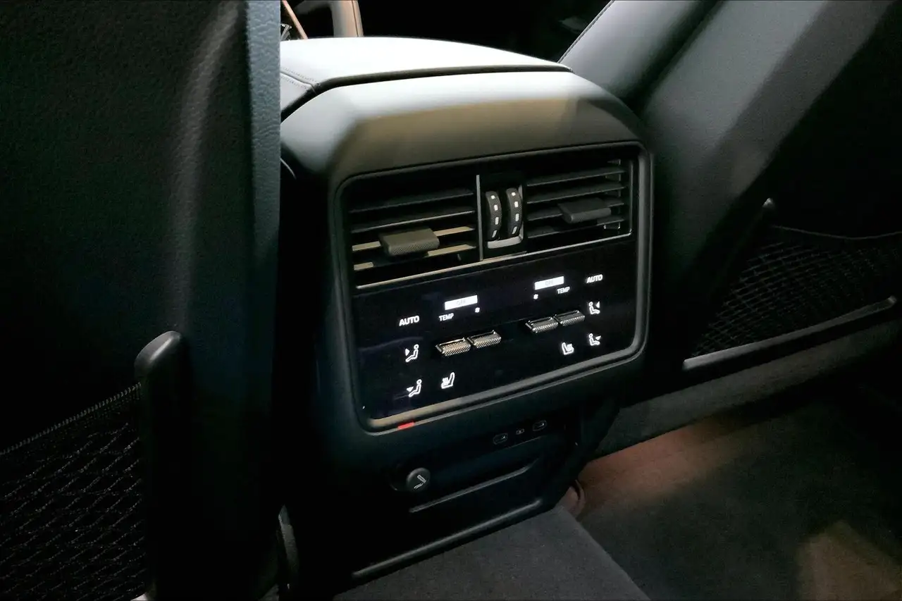 Porsche Cayenne снимка Porsche Cayenne