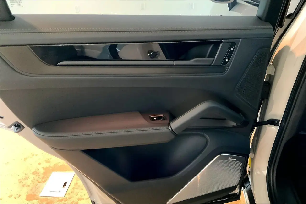 Porsche Cayenne снимка Porsche Cayenne