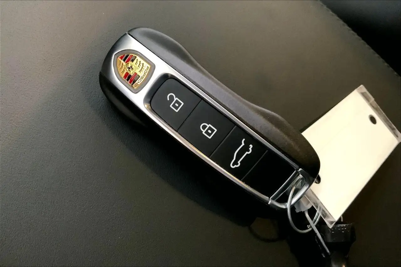 Porsche Cayenne снимка Porsche Cayenne