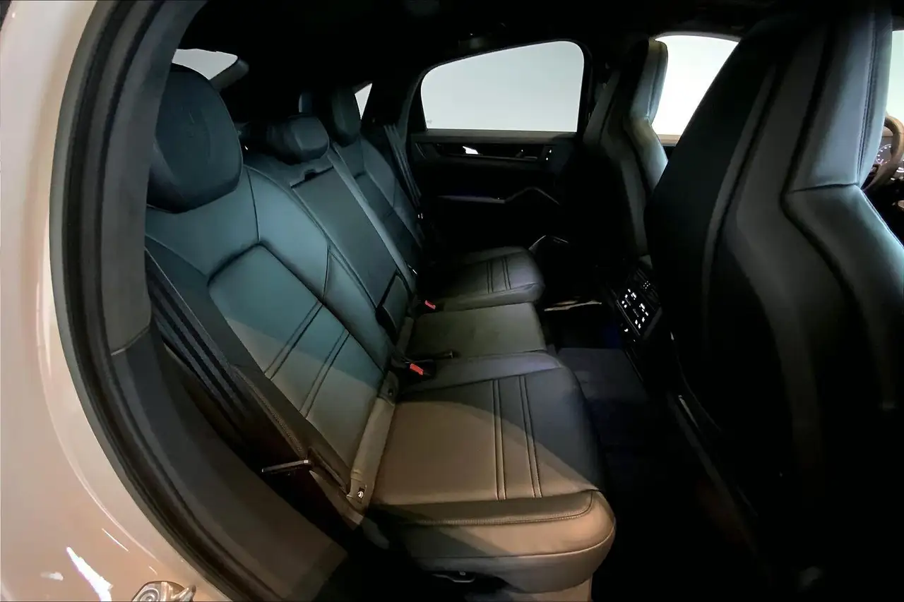Porsche Cayenne снимка Porsche Cayenne