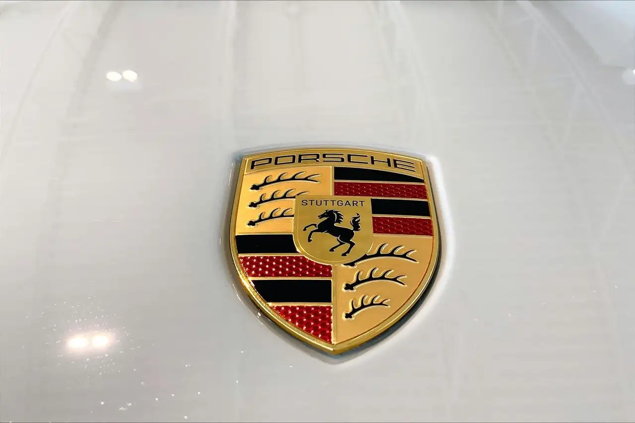 Porsche Cayenne снимка Porsche Cayenne