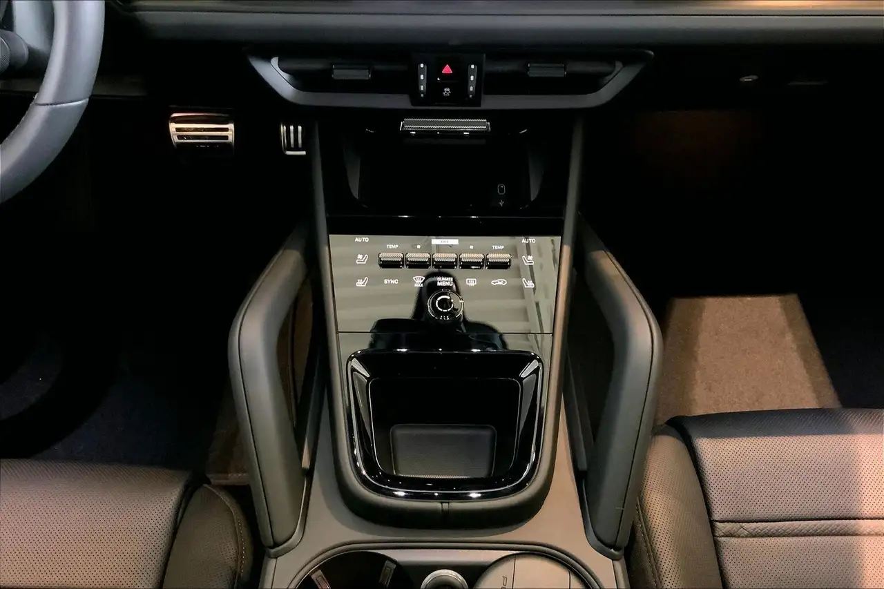 Porsche Cayenne снимка Porsche Cayenne