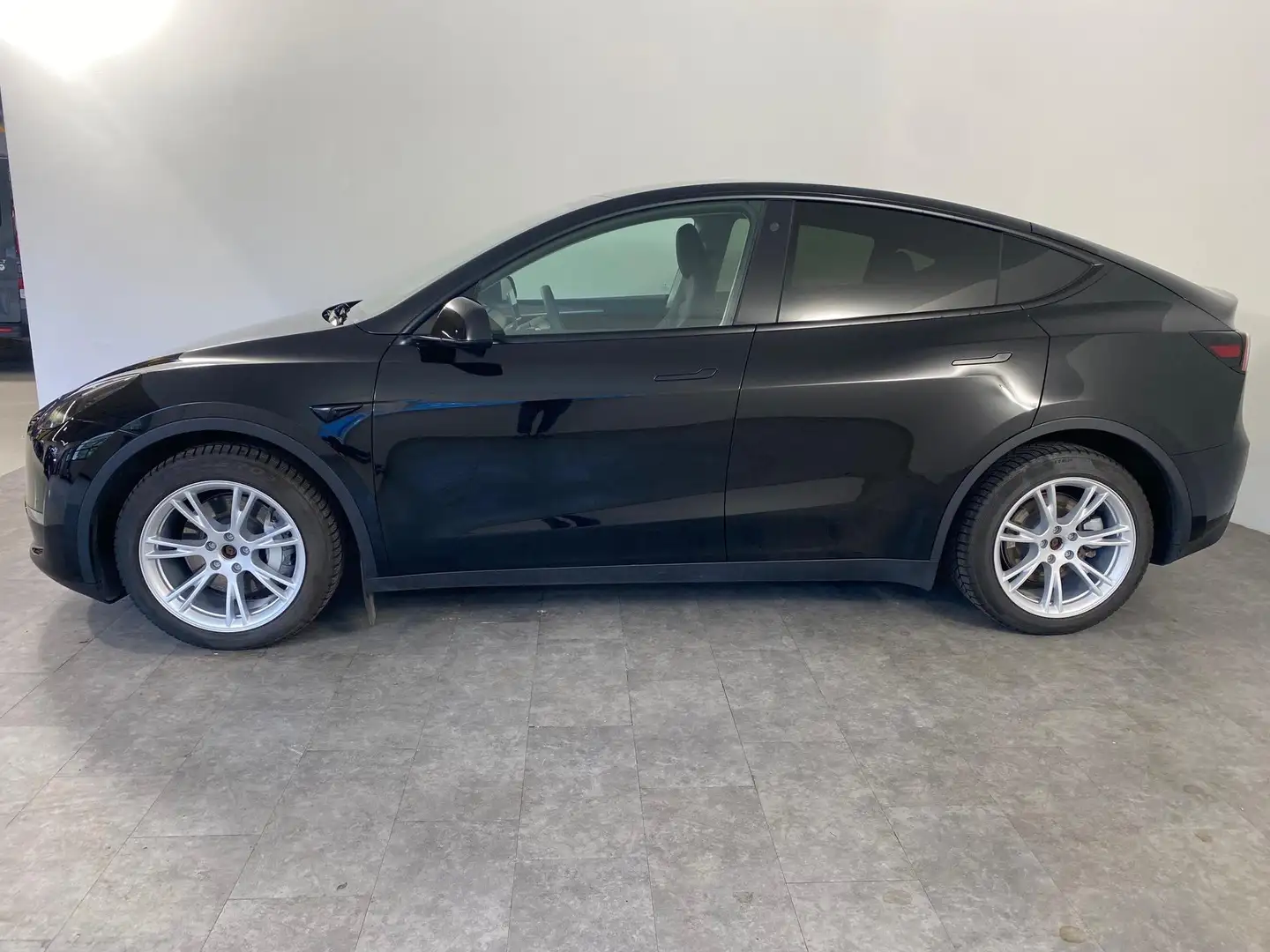 Tesla Model Y Dual Maximale Reichweite AWD 378 kW (514 PS), A... Schwarz - 2
