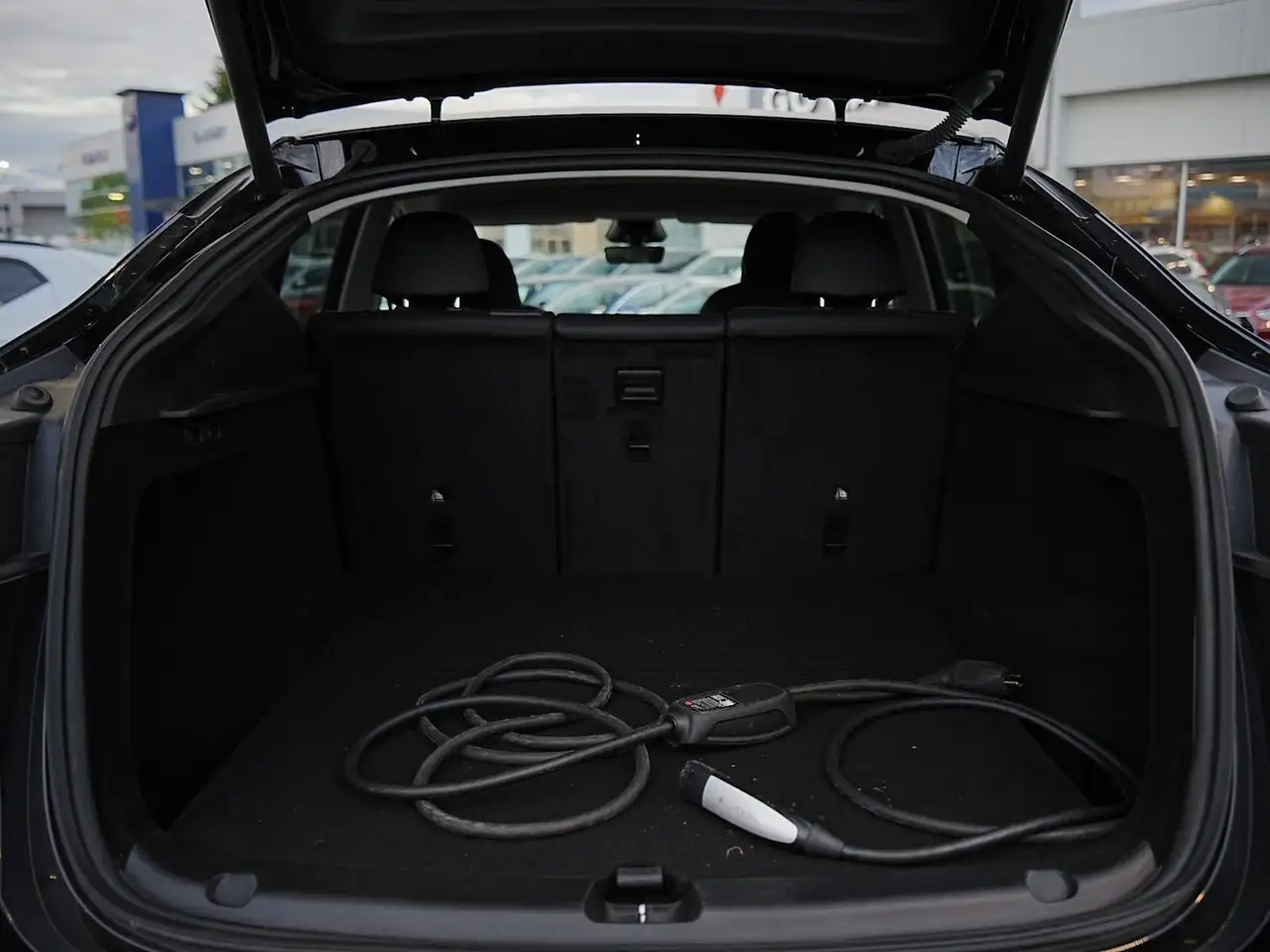 Tesla Model Y снимка Tesla Model Y