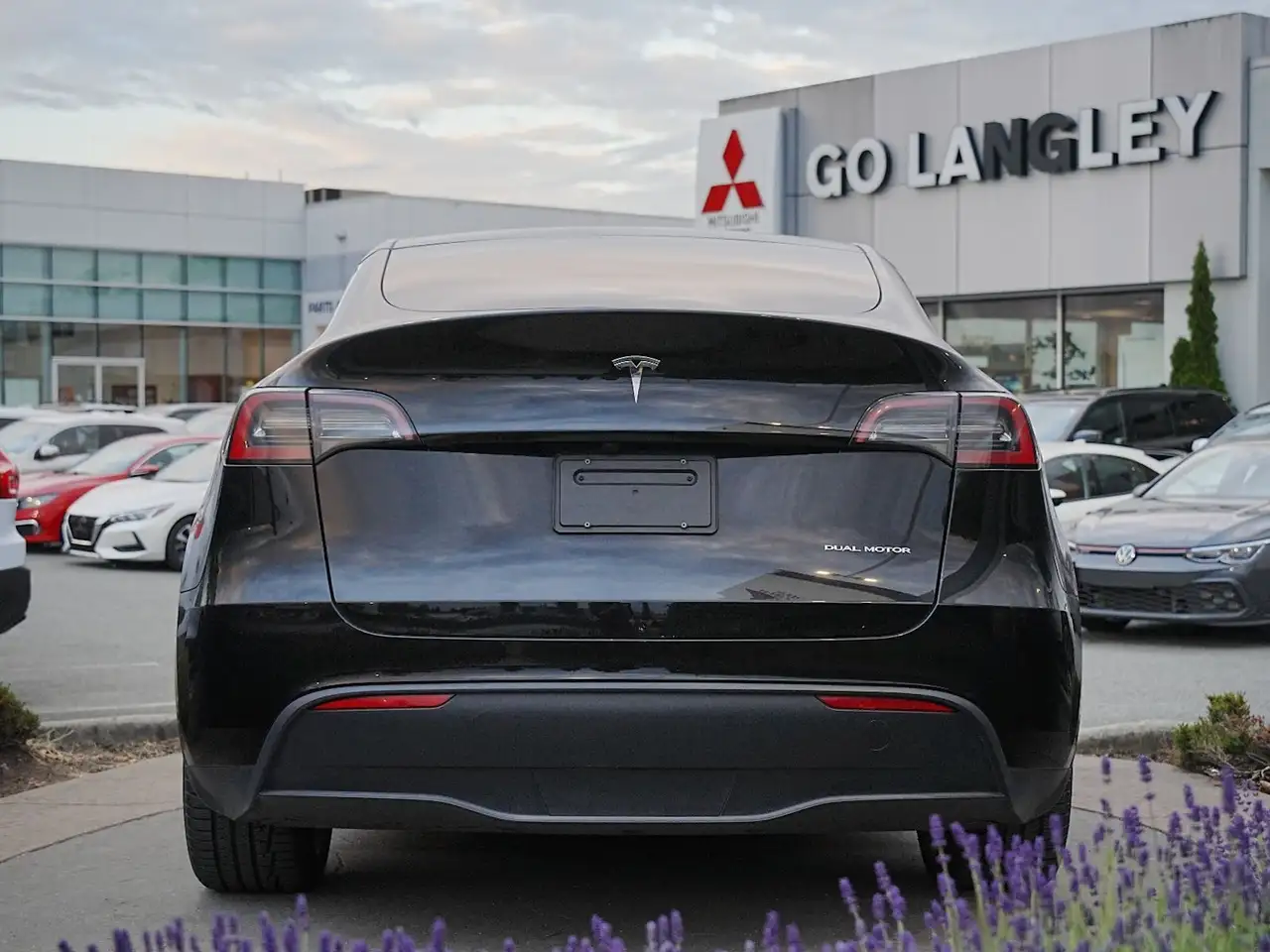 Tesla Model Y снимка Tesla Model Y