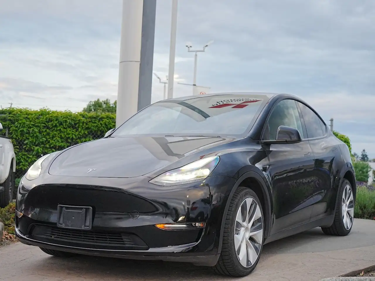 Tesla Model Y снимка Tesla Model Y